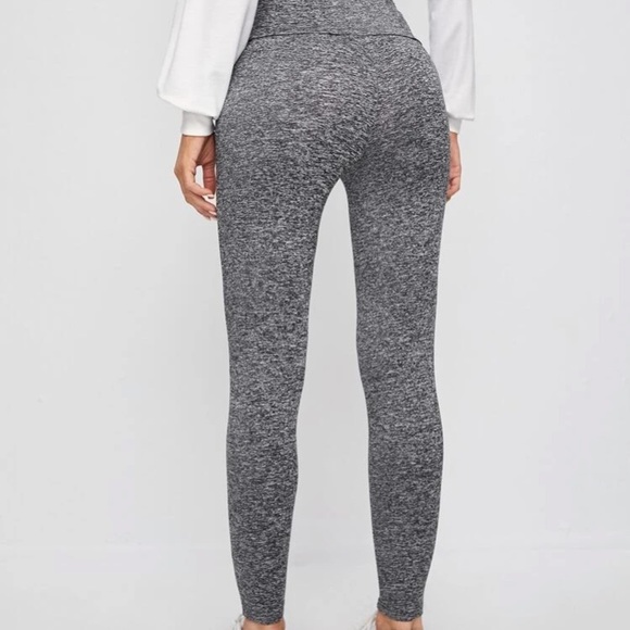 Light Grey Waistband Leggings with Pockets in L - Picture 3 of 3